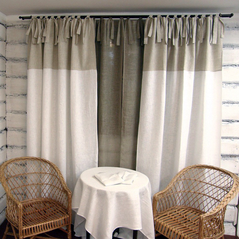 Vào mùa hè, rèm cửa làm bằng vải Linen giúp cho căn nhà mát mẻ hơn 